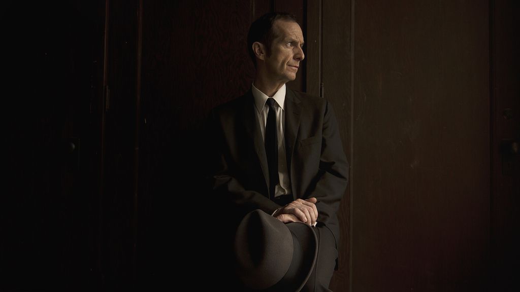 Denis O'Hare es Larry