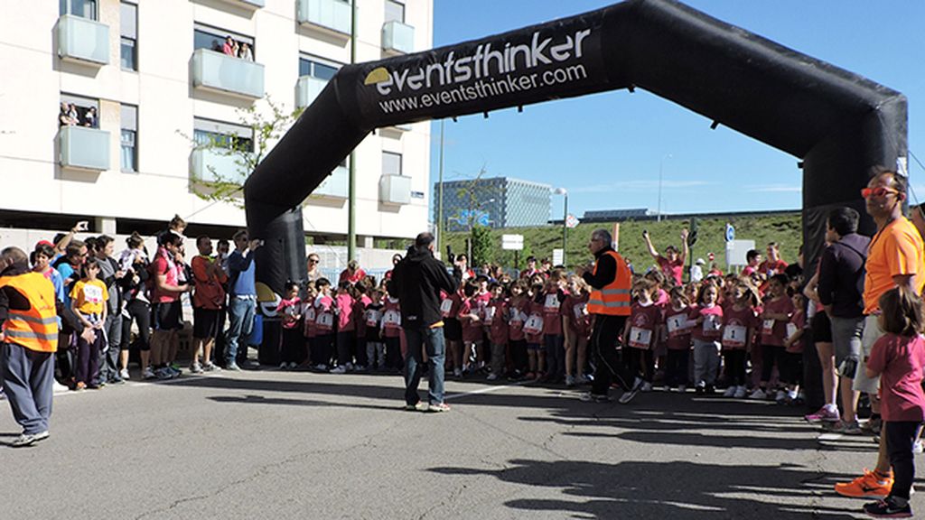 2.500 corredores se visten de rosa para apoyar la investigación