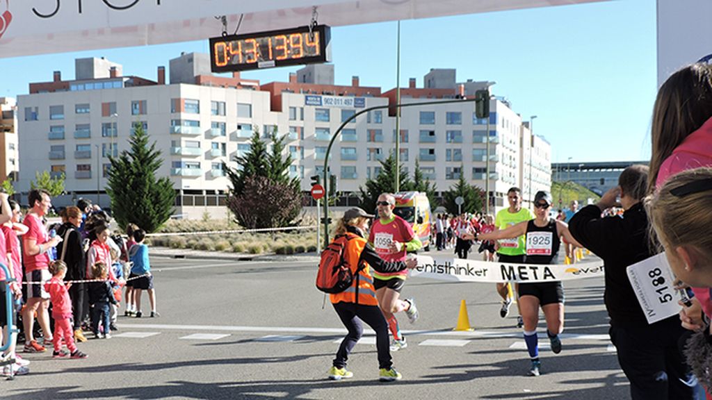 2.500 corredores se visten de rosa para apoyar la investigación