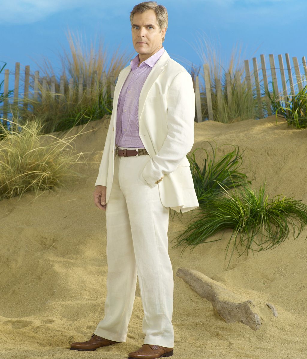 Henry Czerny es Conrad Grayson