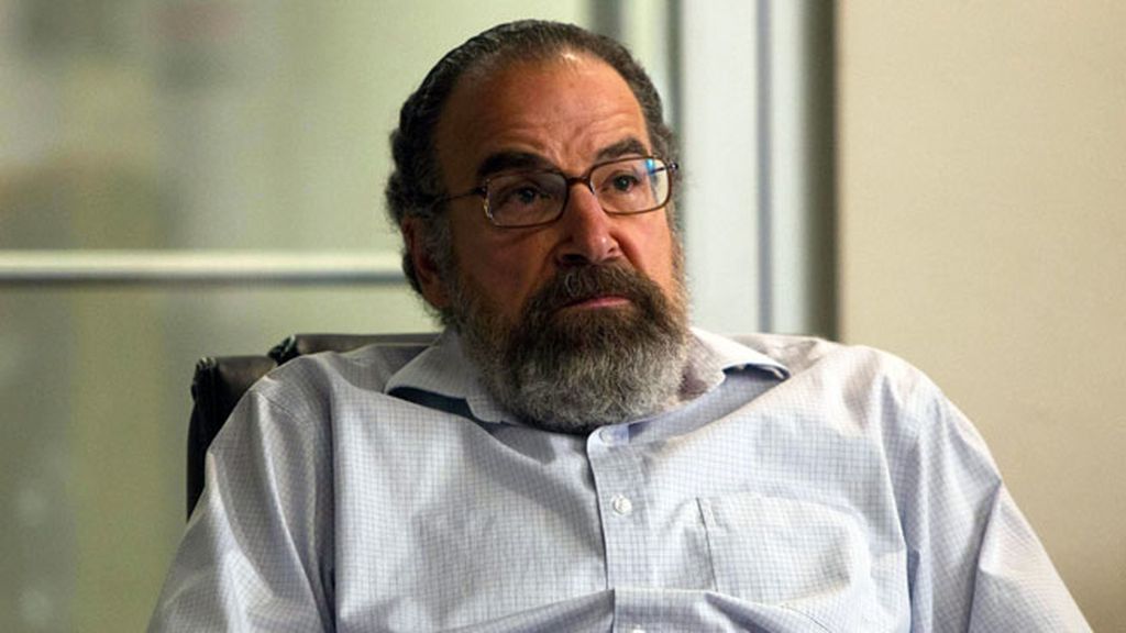 La CIA, mermada tras el ataque terrorista, busca desesperadamente a Brody