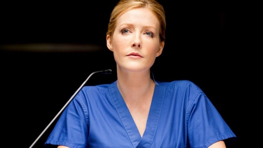 Jennifer Finnigan es Tina Ridgeway