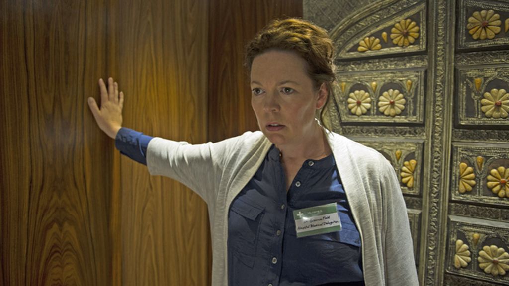 Olivia Colman es Angela Burr