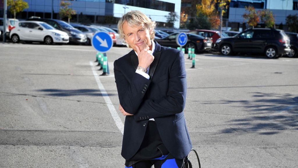 Seis ‘incautos’ con “muchas ganas de vivir una experiencia radicalmente distinta a su día a día” que “no saben lo que les espera”