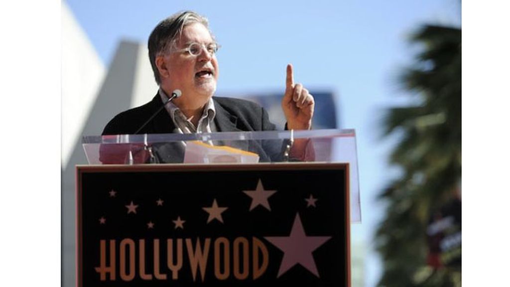 Homer y Bart, junto a sus 'voces' -Hank Azaria, Yeardley Smith y Nancy Cartwright-, acompañan al dibujante