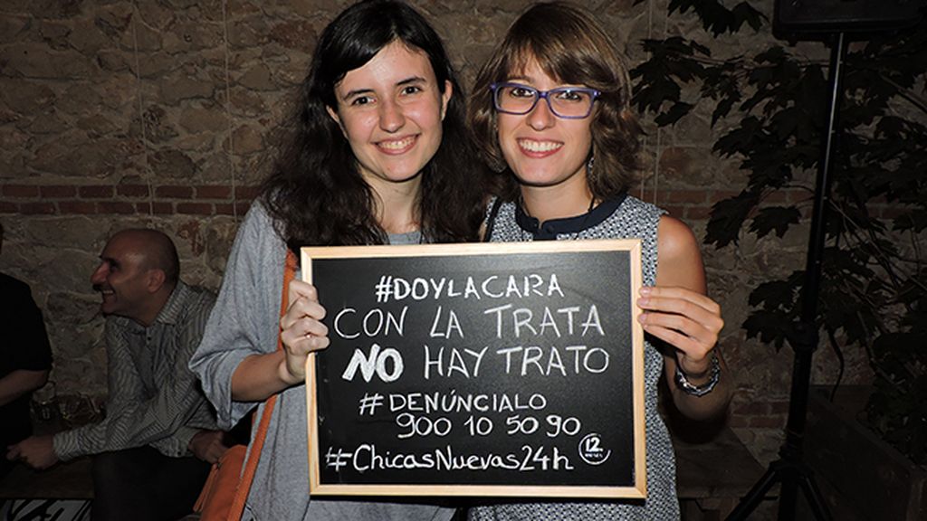 Bea y Laura, de Oxfam Intermón, dan la cara en el estreno de 'Chicas Nuevas 24 Horas'