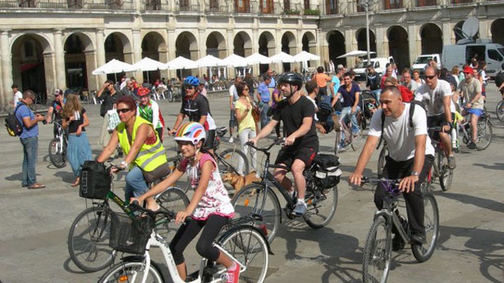 Marcha cicloturista 'Sobre Ruedas' por Vitoria
