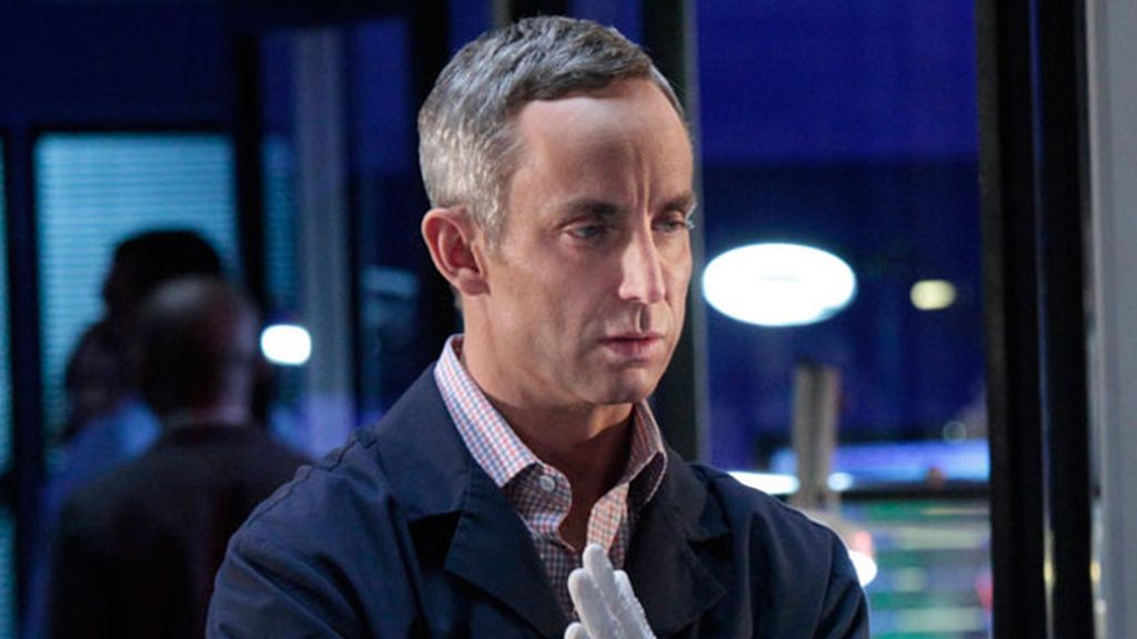 Un Sherlock Holmes del siglo XXI, que llega a la capital del juego junto a Elisabeth Shue