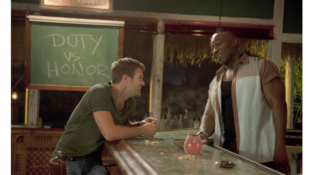 Un excéntrico soldado convertido en el rastreador perfecto como efecto del estallido de una bomba