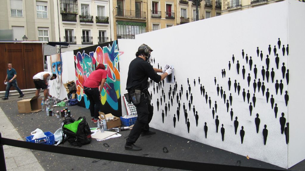 Tres de los murales con distintas causas