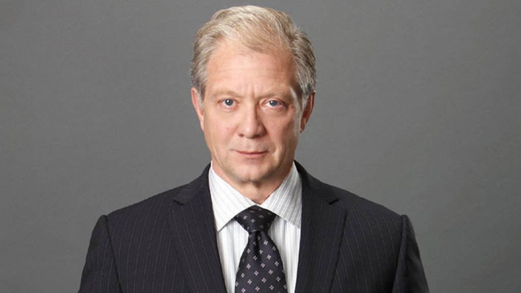 Jeff Perry es Cyrus Beene