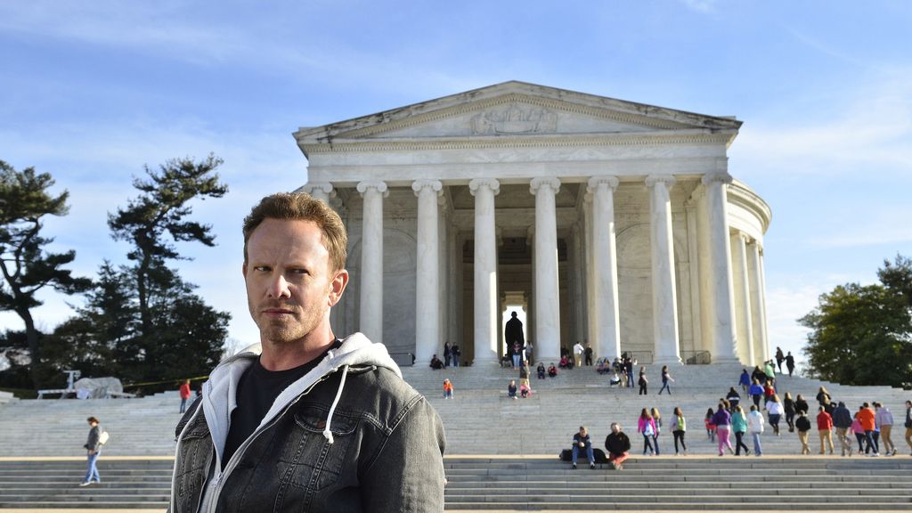 David Hasselhoff y Bo Derek, cameos de lujo del telefilme protagonizado por Ian Ziering y Tara Reid