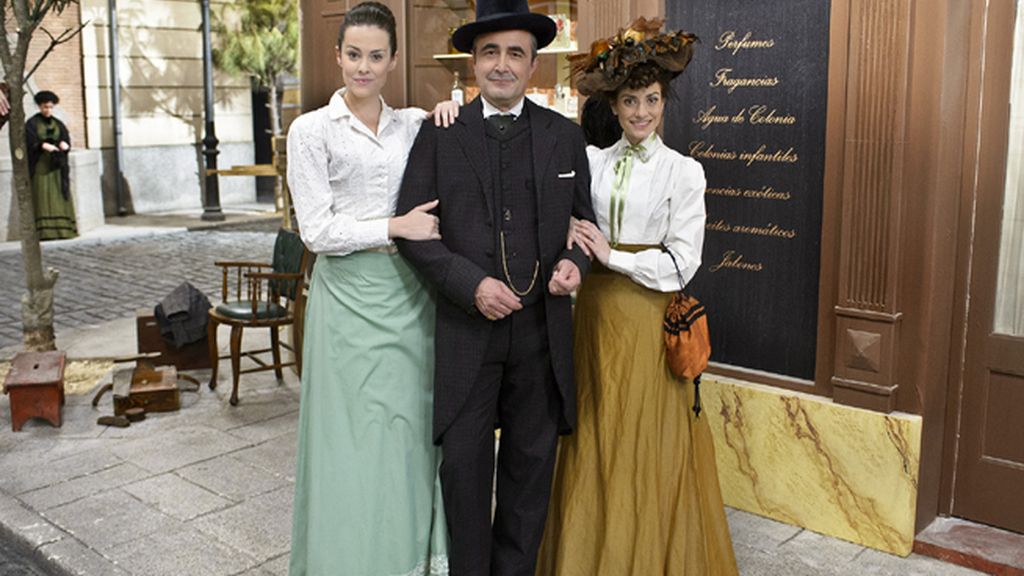 María Luisa (Cristina Abad), Ramón (Juanma Navas) y Trini (Anita del Rey), los Palacios