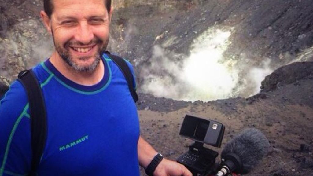 "@emiliovaldes_ ¡Está claro que en el programa el que realmente se lo curra es el cámara! ;)"