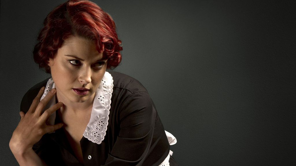 Alexandra Breckenridge es Moira