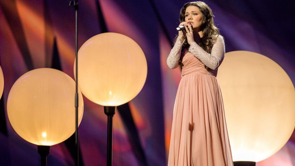 Rusia. Dina Garipova. 'What If'