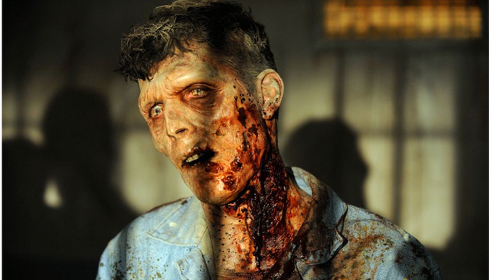 Los humanos comienzan a ser más peligrosos que los zombis