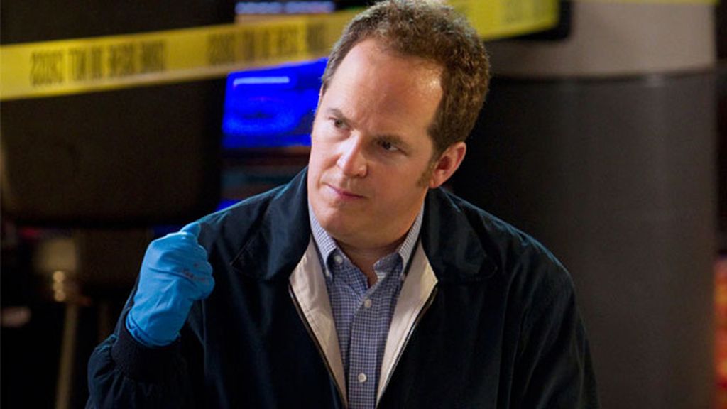 Un Sherlock Holmes del siglo XXI, que llega a la capital del juego junto a Elisabeth Shue