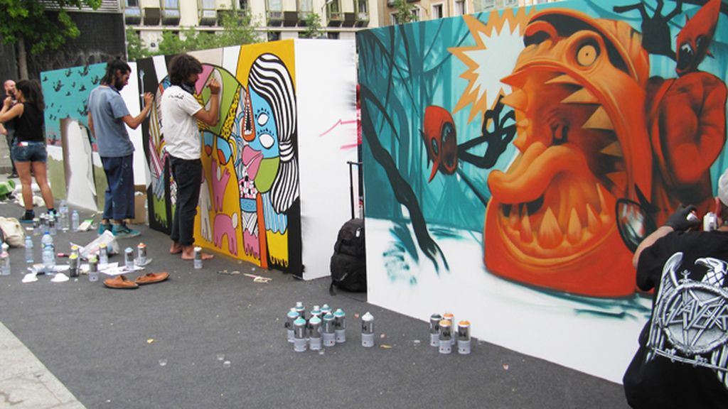 Tres de los murales con distintas causas