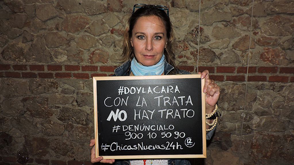 Natalia Dicenta la cara en el estreno de 'Chicas Nuevas 24 Horas'