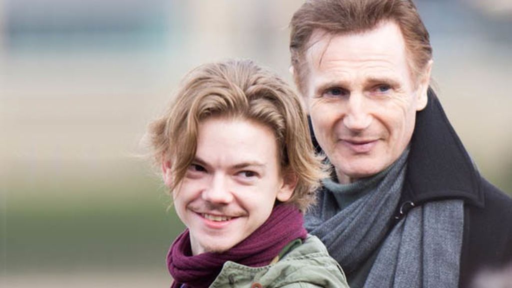 Liam Neeson (Daniel) y Thomas Brodie-Sangster (Sam)