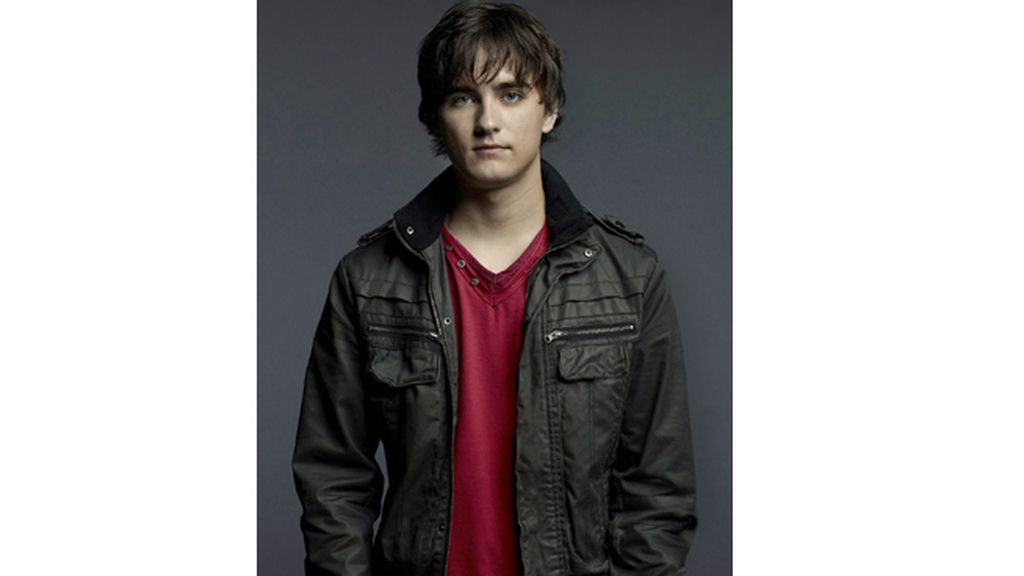 Landon Liboiron es Josh Shannon