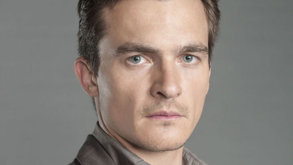 Rupert Friend es Peter Quinn