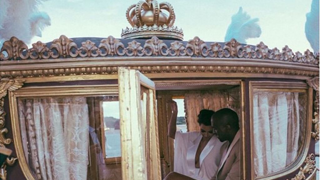 El álbum de boda de Kim Kardashian y Kanye West, un año después