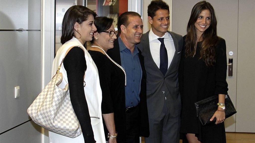 Lucia Villalon, Chicharito