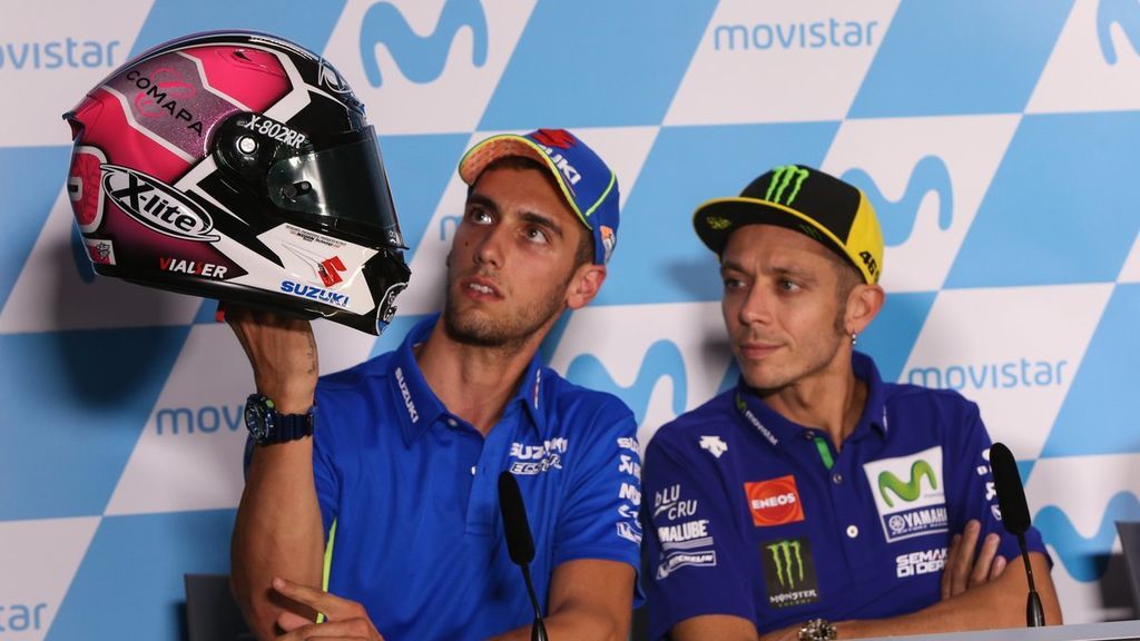 Álex Rins lucirá casco, guantes y botas rosa para apoyar la lucha contra el cáncer de mama Álex Rins lucirá casco, guantes y botas rosa para apoyar la lucha contra el cáncer de mama