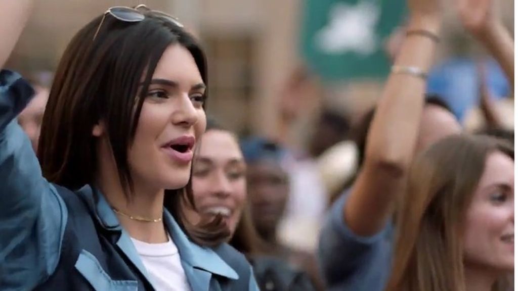 Kendall Jenner, 'activista rebelde' en el 'spot' de Pepsi