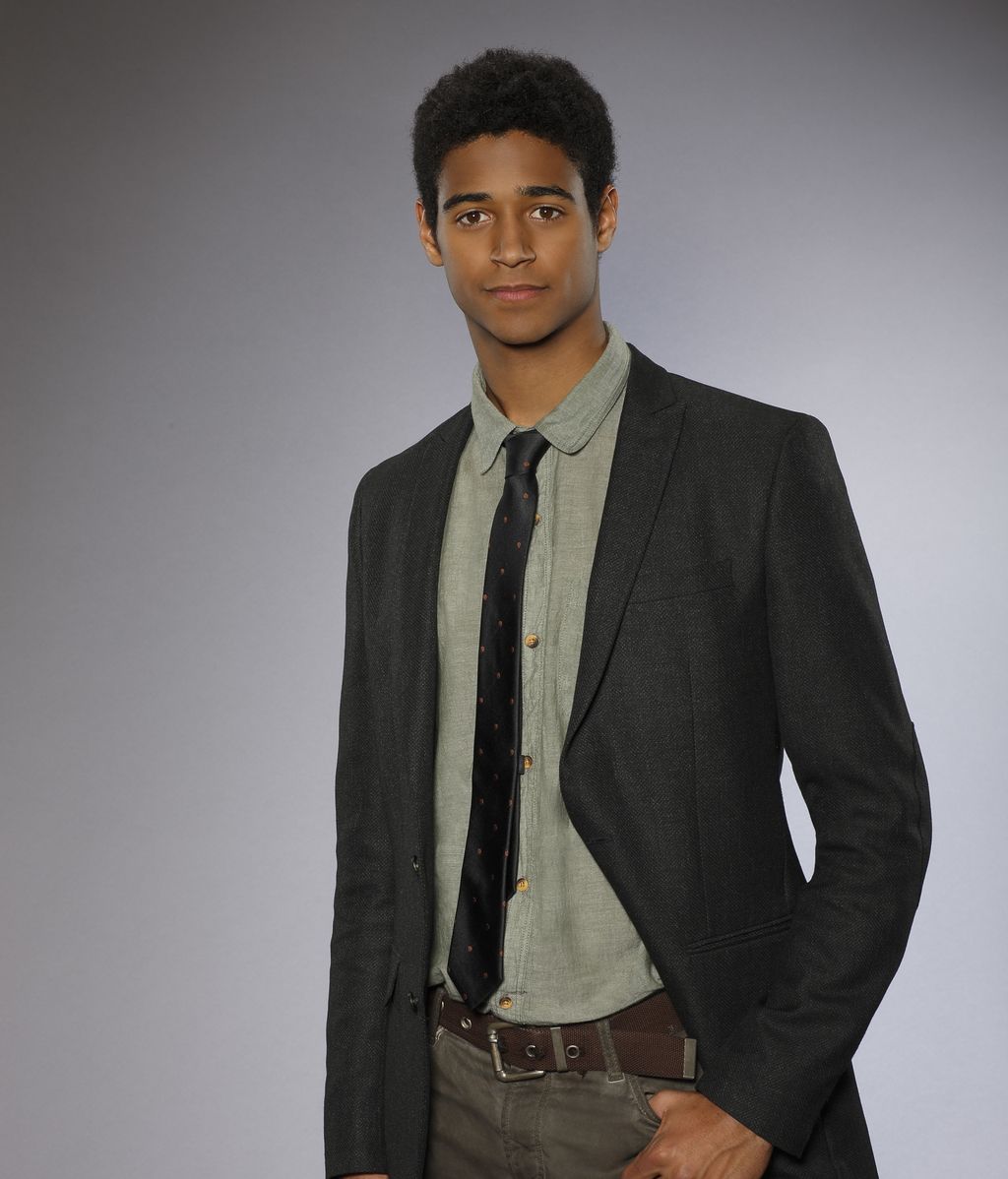Alfred Enoch es Wes Gibbins