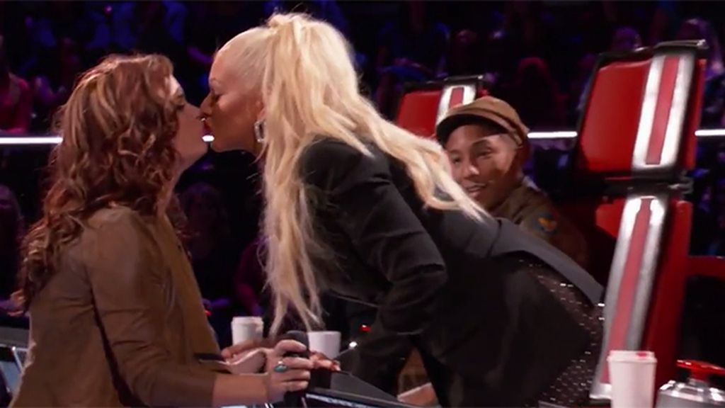 El 'pico' de Christina Aguilera que enfada a la novia de la concursante de 'La voz'