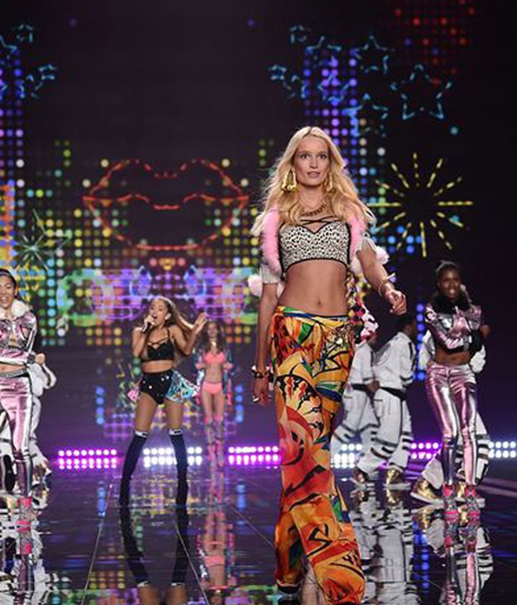 Adriana Lima y Alessandra Ambrosio despliegan sus alas en Londres