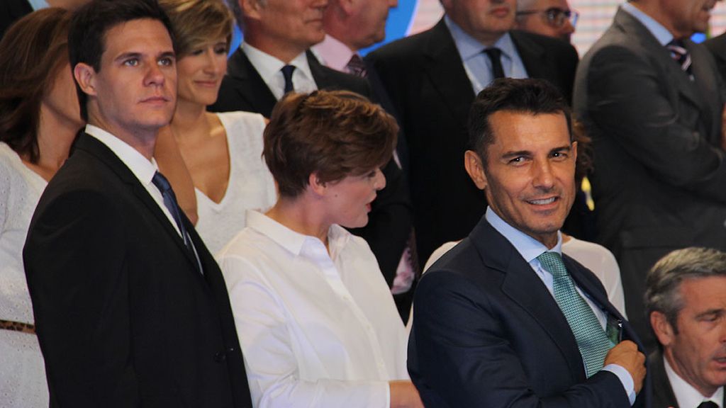 Don Felipe y doña Letizia han saludado a los presentadores y trabajadores de la casa