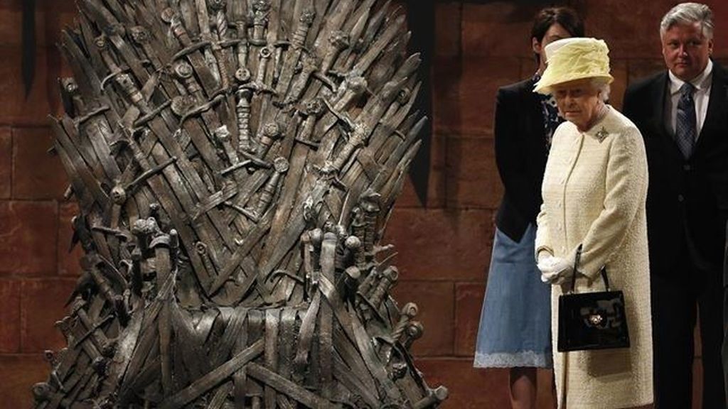 Isabel II en el set de Juego de tronos