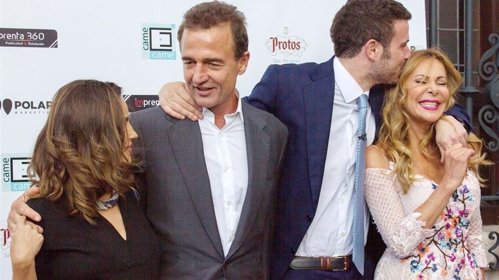 Ana Obregón, Alex, Alessandro y María