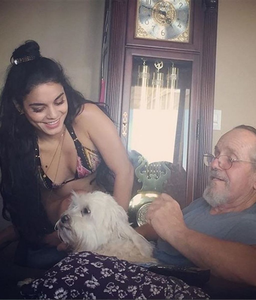 Vanessa Hudgens y su padre