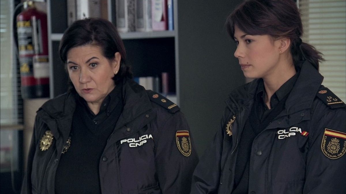 Claudia Miralles (Luisa Martín) y Alicia Ocaña (Andrea del Río), personajes de la serie de TVE 'Servir y proteger'
