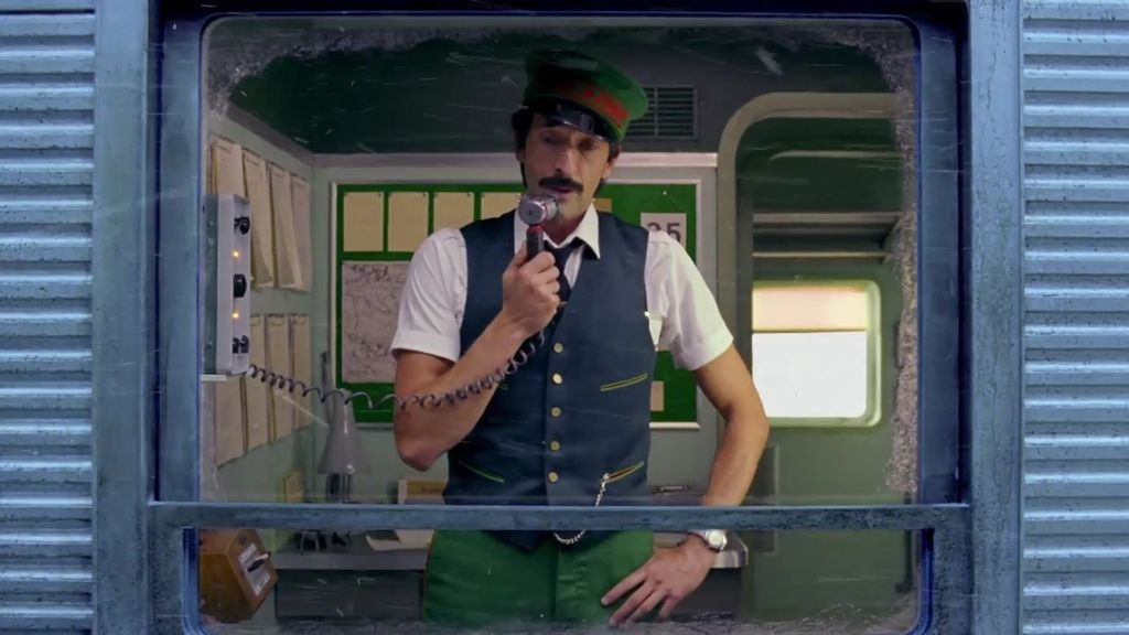 Adrien Brody se sube al tren de la Navidad de H&M