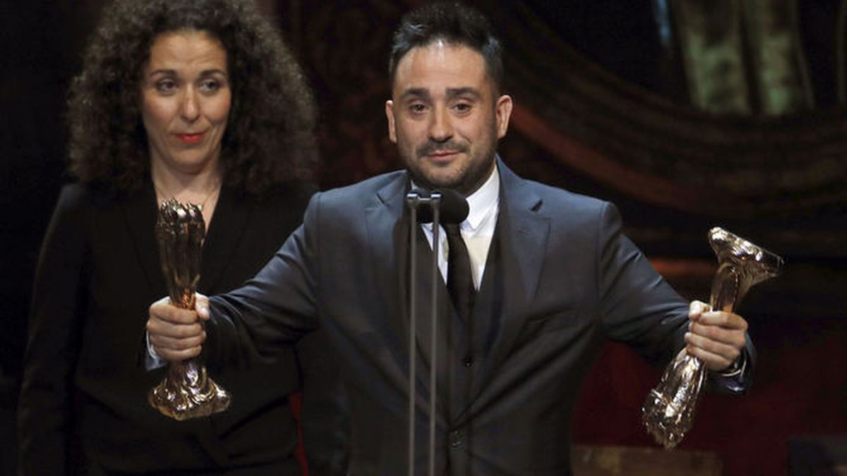 Juan Antonio Bayona recoge su galardón en los Premios Gaudí