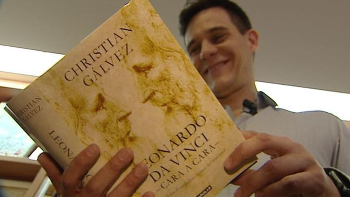 Christian Gálvez leyendo 'Leonardo da Vinci -cara a cara-'