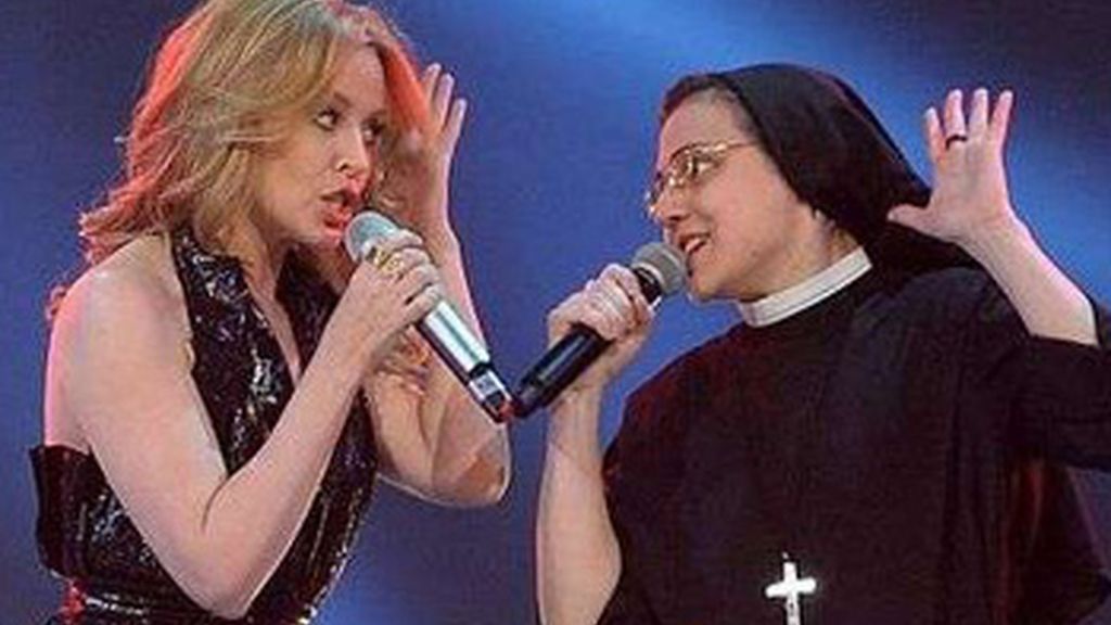 Sor Cristina canta con Kylie Minogue en 'La Voz' de Italia