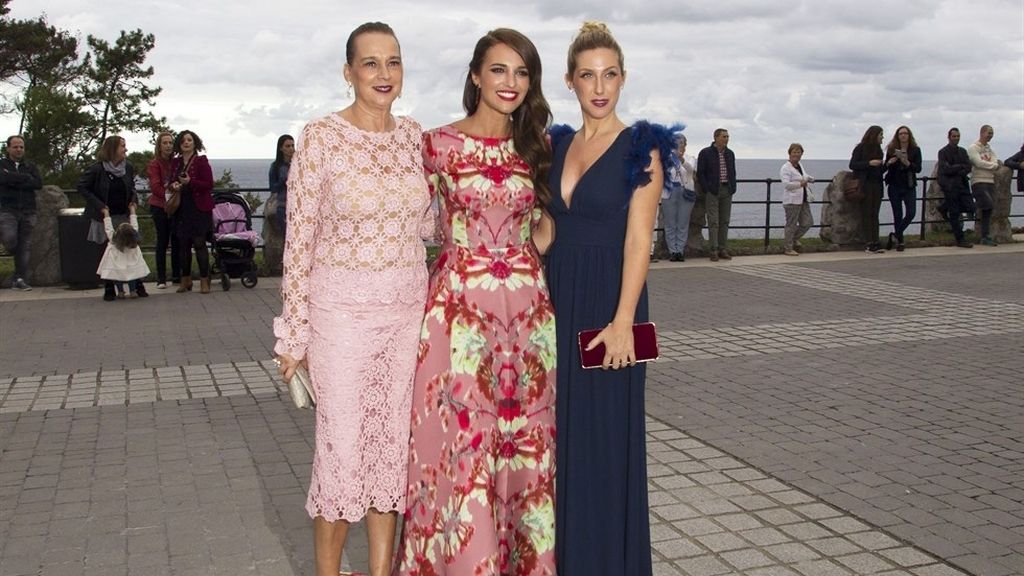 Boda de Marta Hazas  - Paula Echevarría y Cecilia Freire