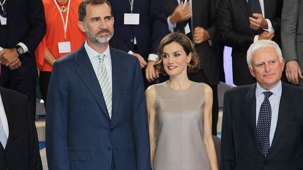 Don Felipe y doña Letizia han saludado a los presentadores y trabajadores de la casa