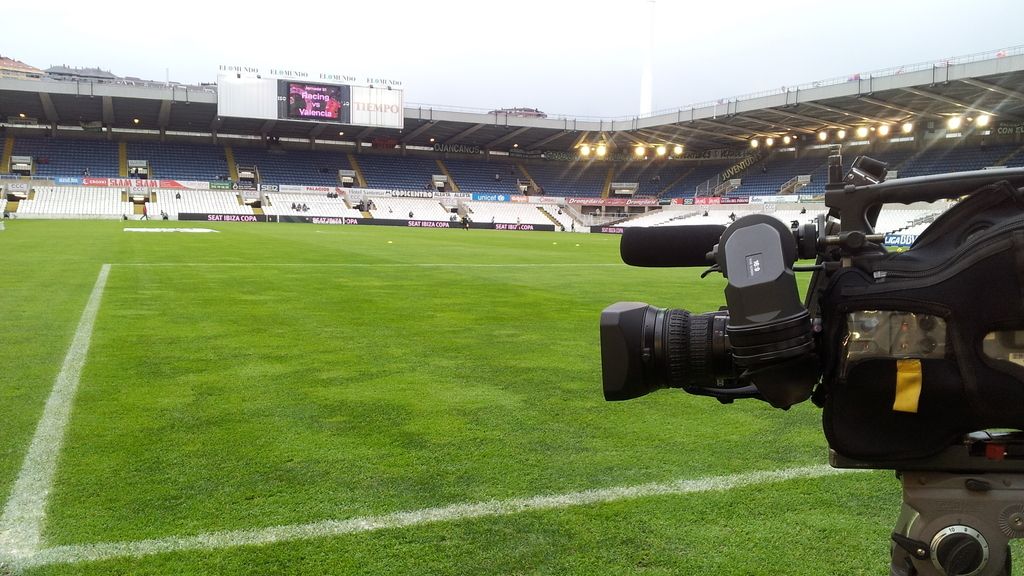 Cámara en un campo de fútbol