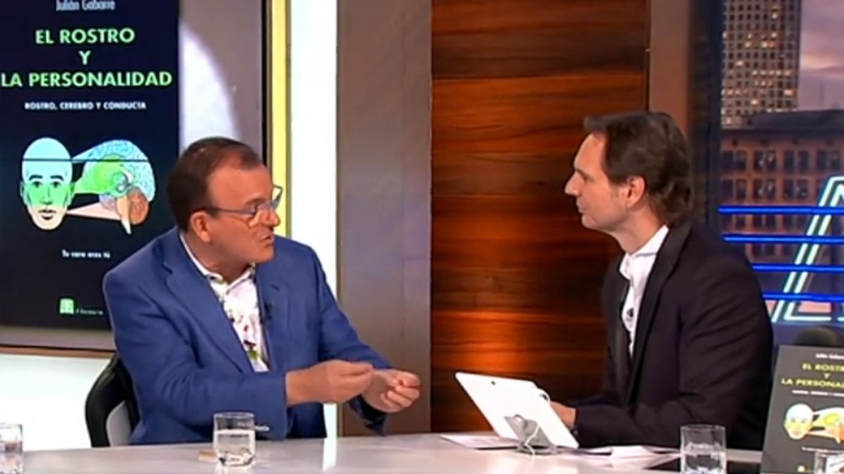Javier Cárdenas entrevista al doctor en Psicología Julián Gabarre en el programa de TVE 'Hora punta'