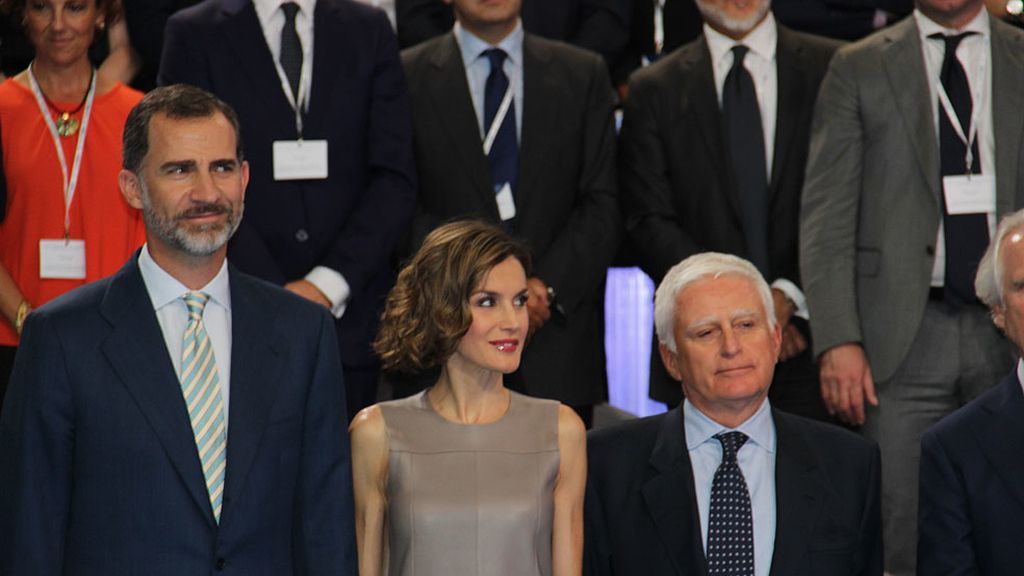 Don Felipe y doña Letizia han saludado a los presentadores y trabajadores de la casa