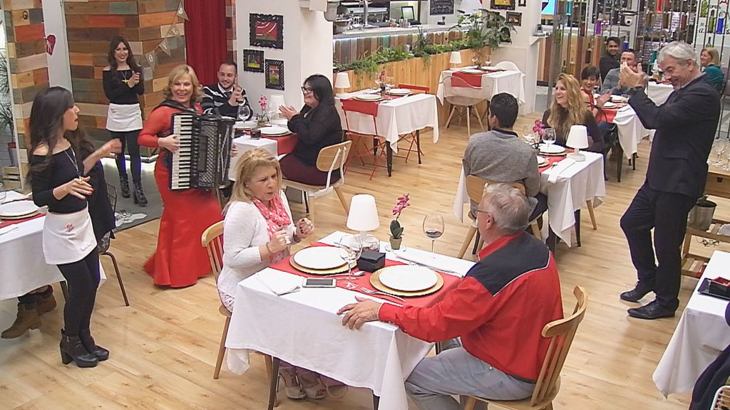 'Un año de amor'. Primer aniversario de 'First dates' (2017)