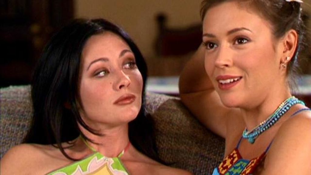 Alyssa Milano y Shannen Doherty, en una escena de la serie 'Embrujadas'